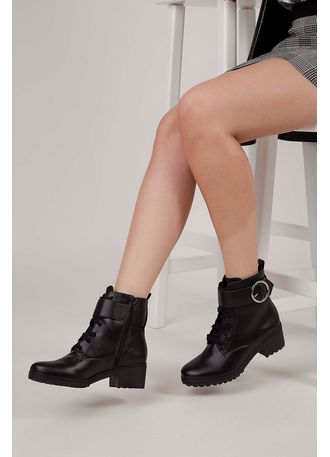 bota coturno via uno fivela preta