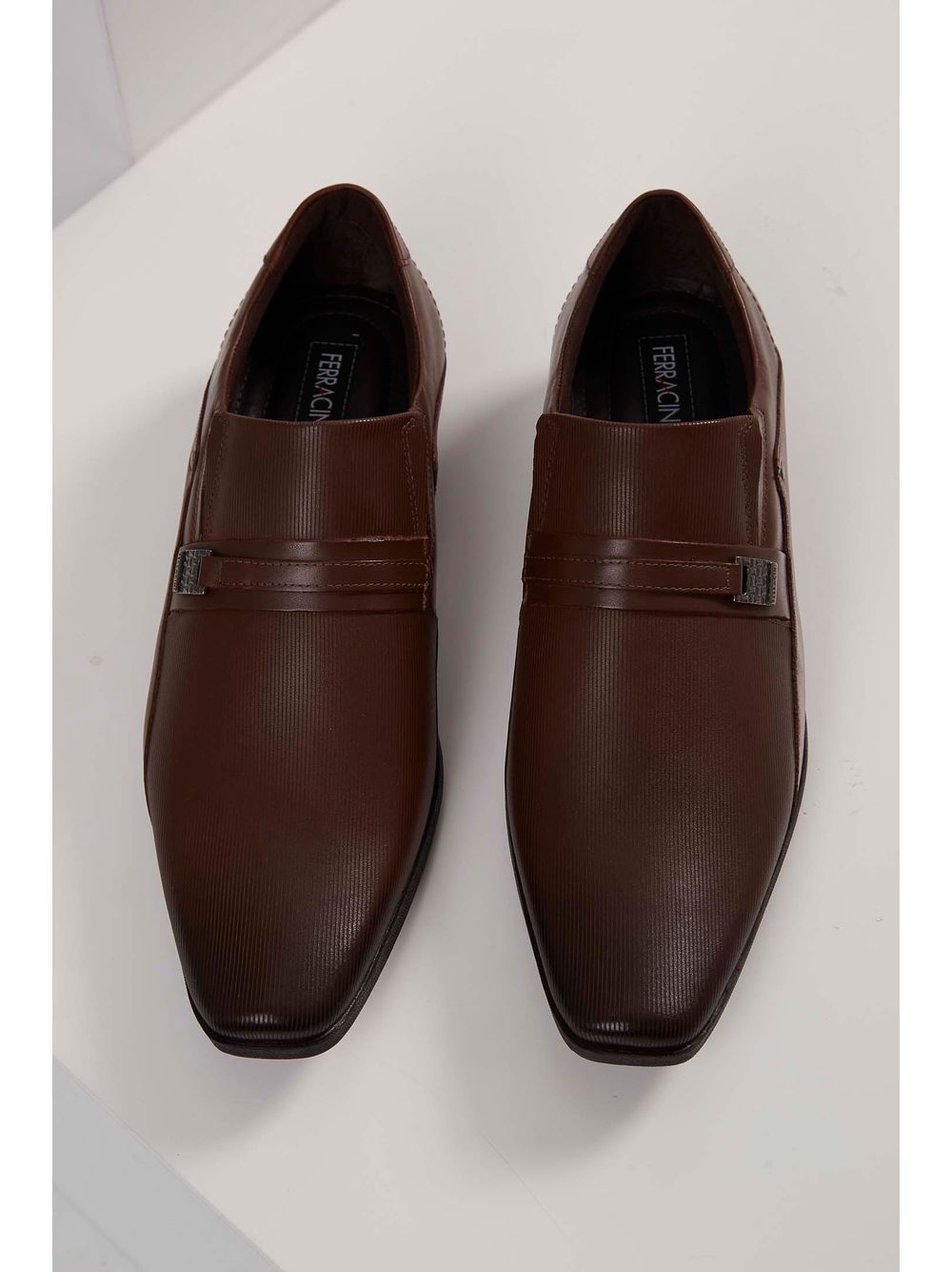 sapato ferracini caramelo