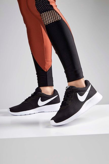 tênis nike tanjun feminino preto