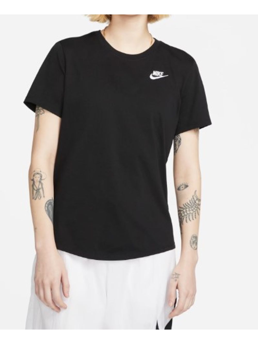 Camiseta Nike Sportswear Essentials Preta - Feminina