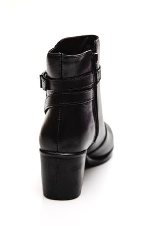 Bota-Zapattero-0890-Preto